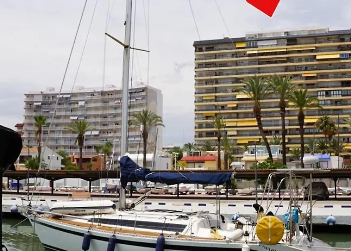 Apartamento En Complejo Residencial Con Piscina