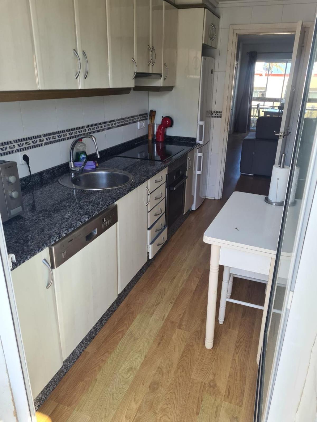 En Complejo Residencial Con Piscina Apartment