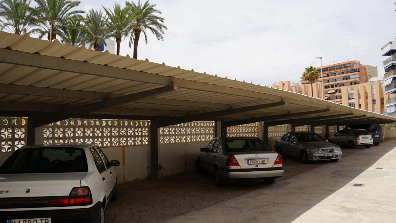 En Complejo Residencial Con Piscina *